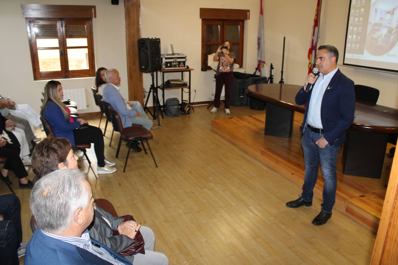 Todo listo en San Esteban de la Sierra para estrenar sus &quot;Viviendas en red&quot; para personas mayores