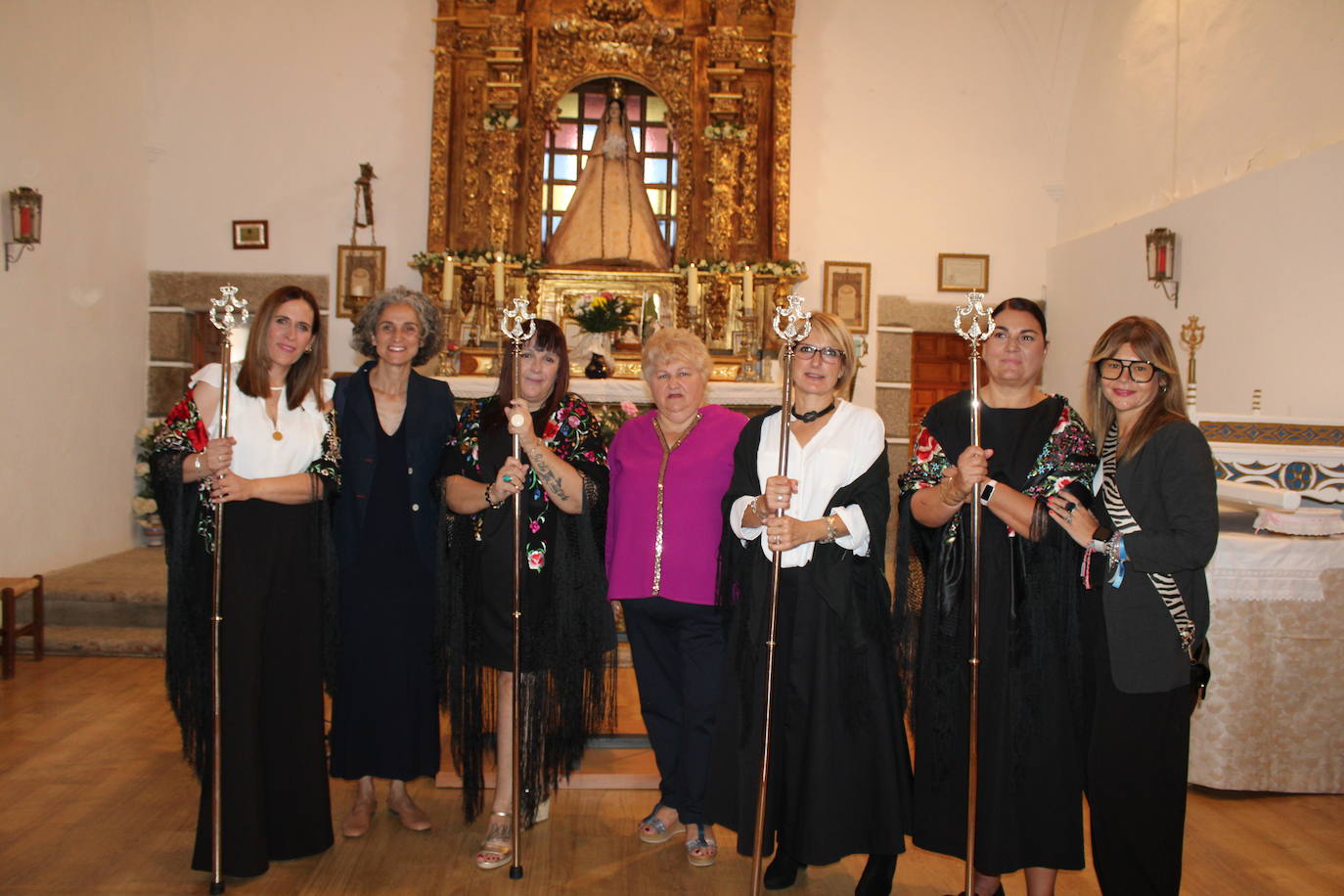 La Virgen de Gracia Carrero recibe a sus nuevas mayordomas