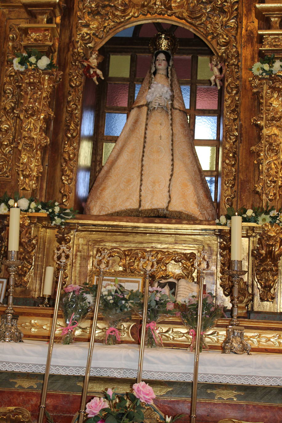 La Virgen de Gracia Carrero recibe a sus nuevas mayordomas