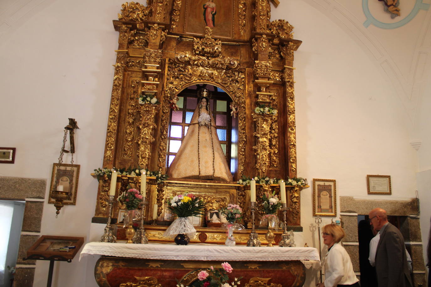 La Virgen de Gracia Carrero recibe a sus nuevas mayordomas