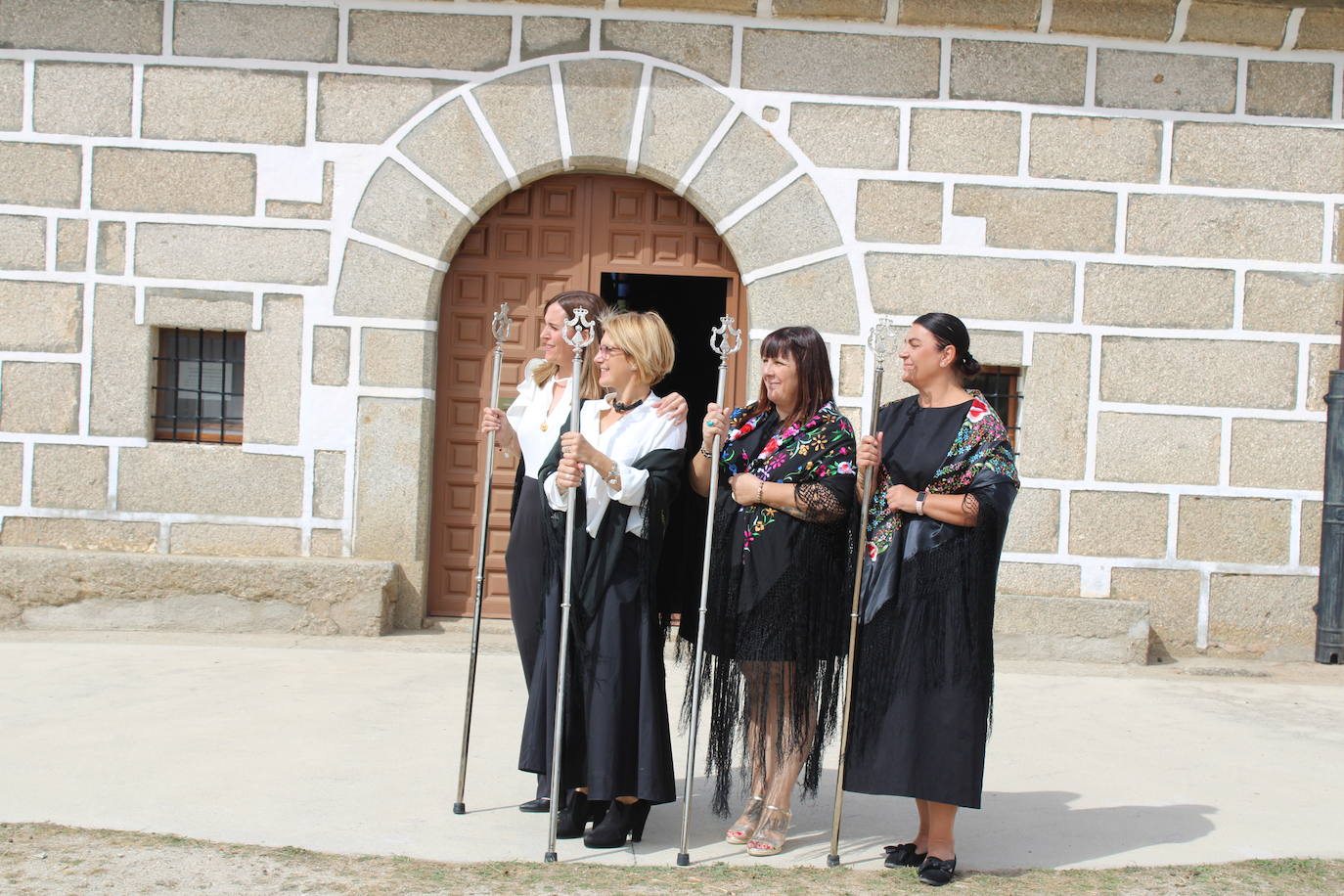 La Virgen de Gracia Carrero recibe a sus nuevas mayordomas