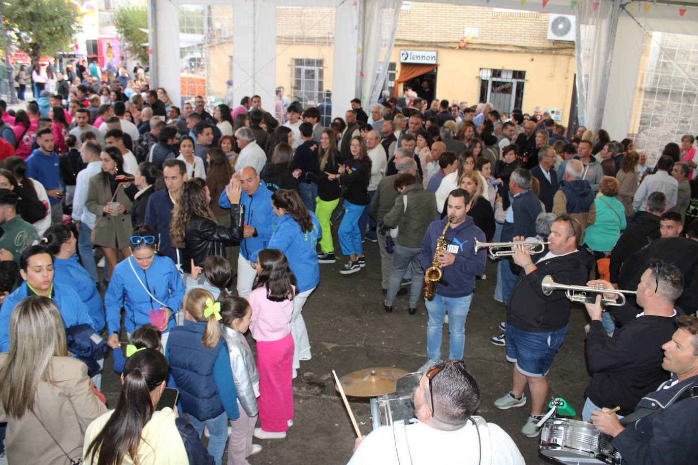San Miguel de Valero disfruta con su fiesta y los toros