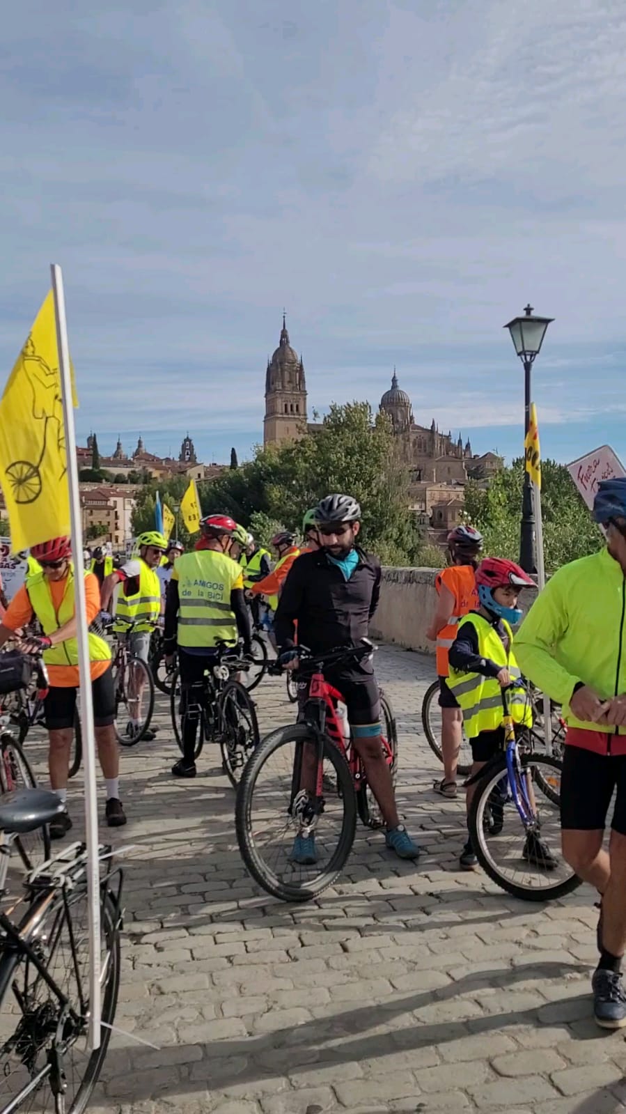 &#039;Cuidamos Villamayor&#039; continúa su lucha en contra de los malos olores industriales