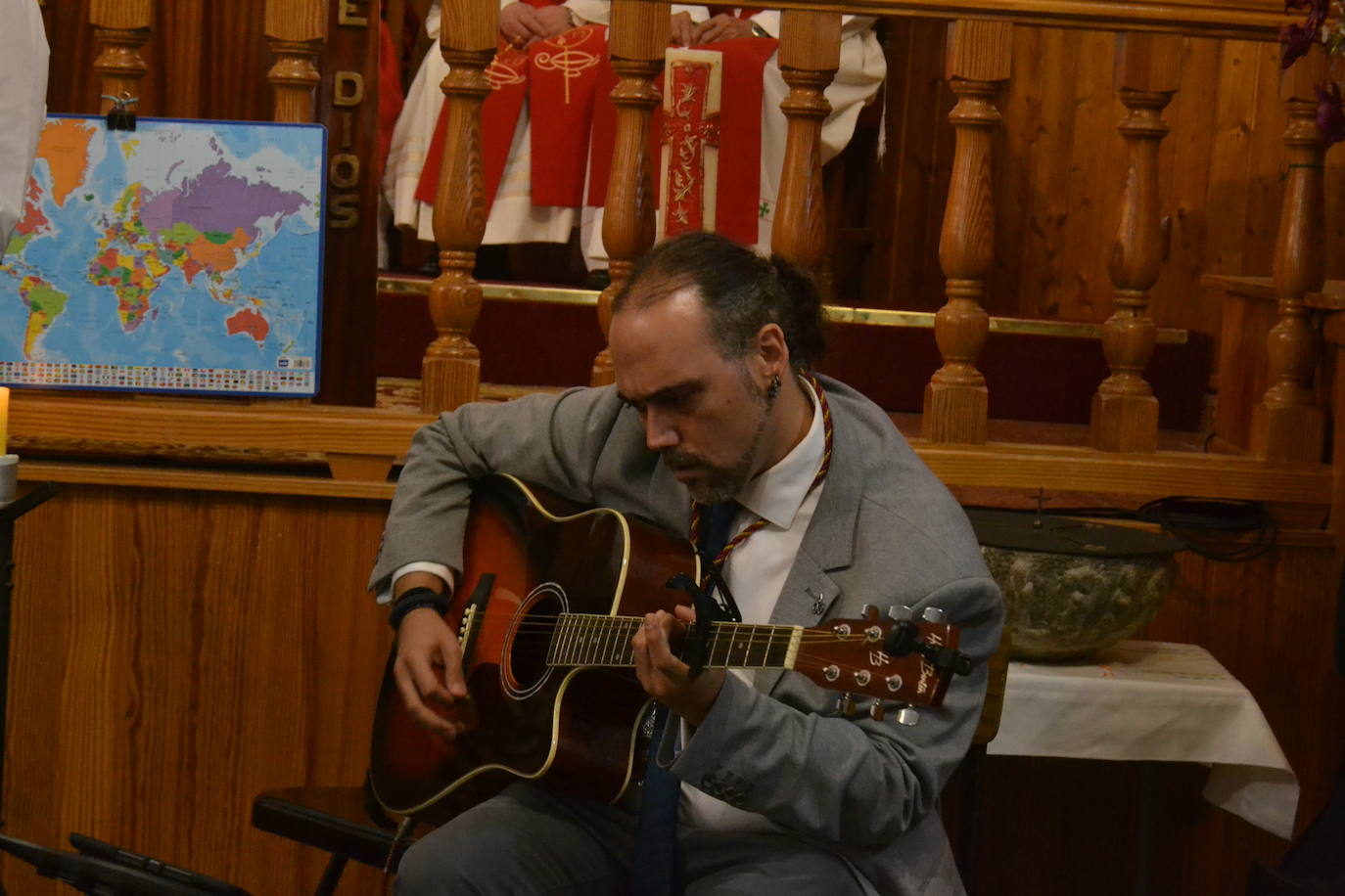 Tamames venera al Cristo del Amparo dentro del templo