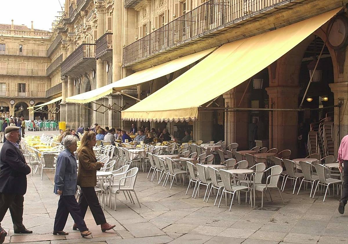 Terrazas de la Plaza Mayor en el año 2000.