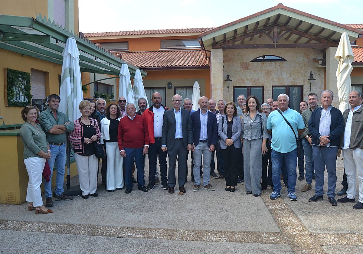 Foto de familia de los participantes en el encuentro