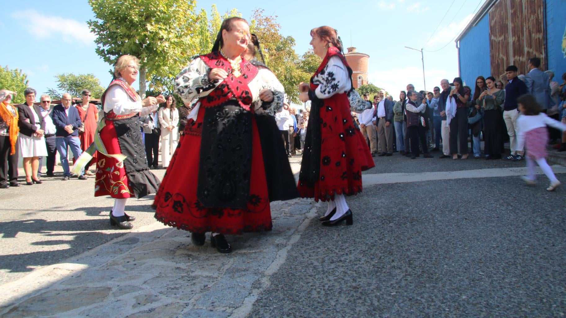 Cierre festivo en Juzbado con la gran procesión