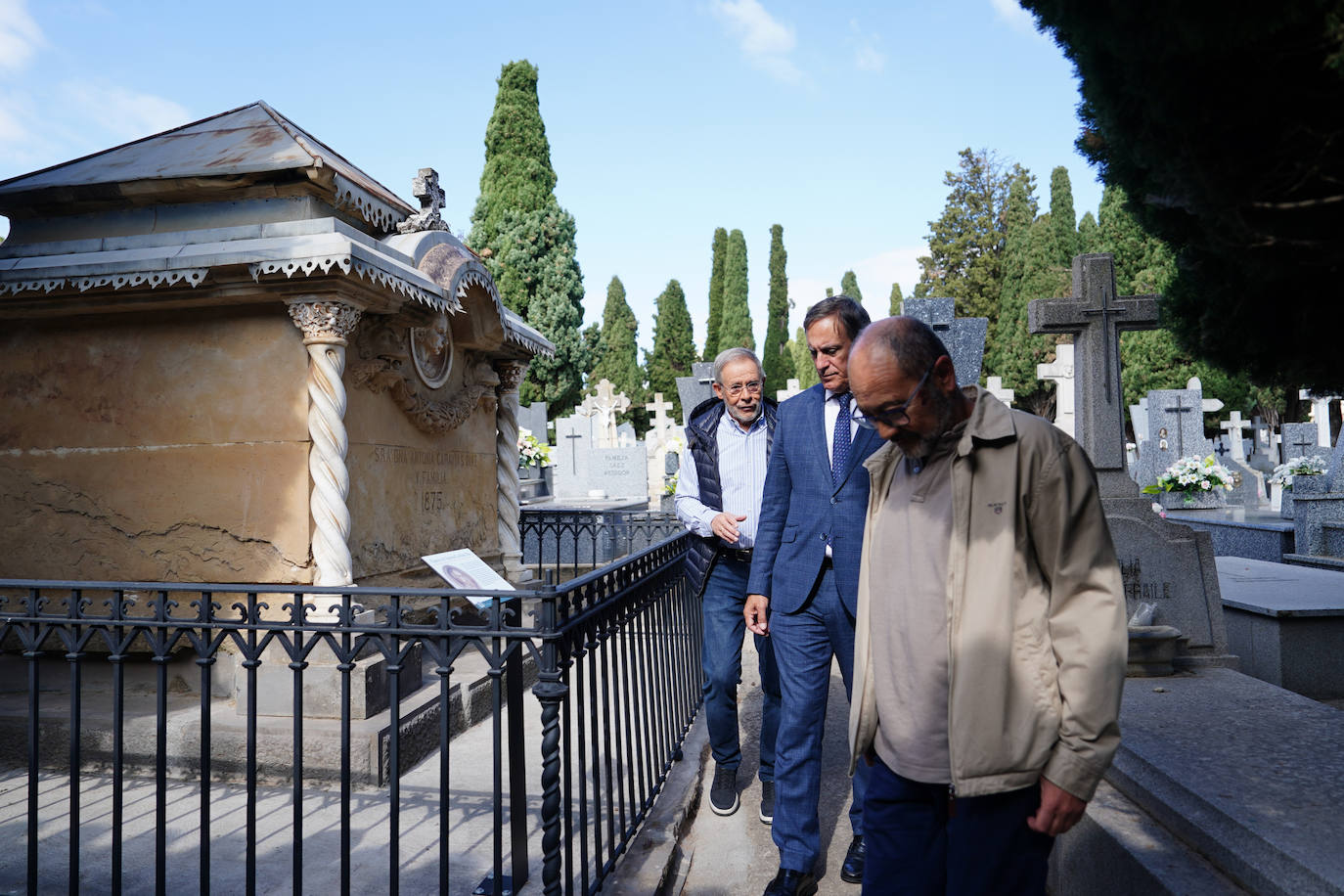 Rutas guiadas para estrenar la nueva señalización histórica del cementerio