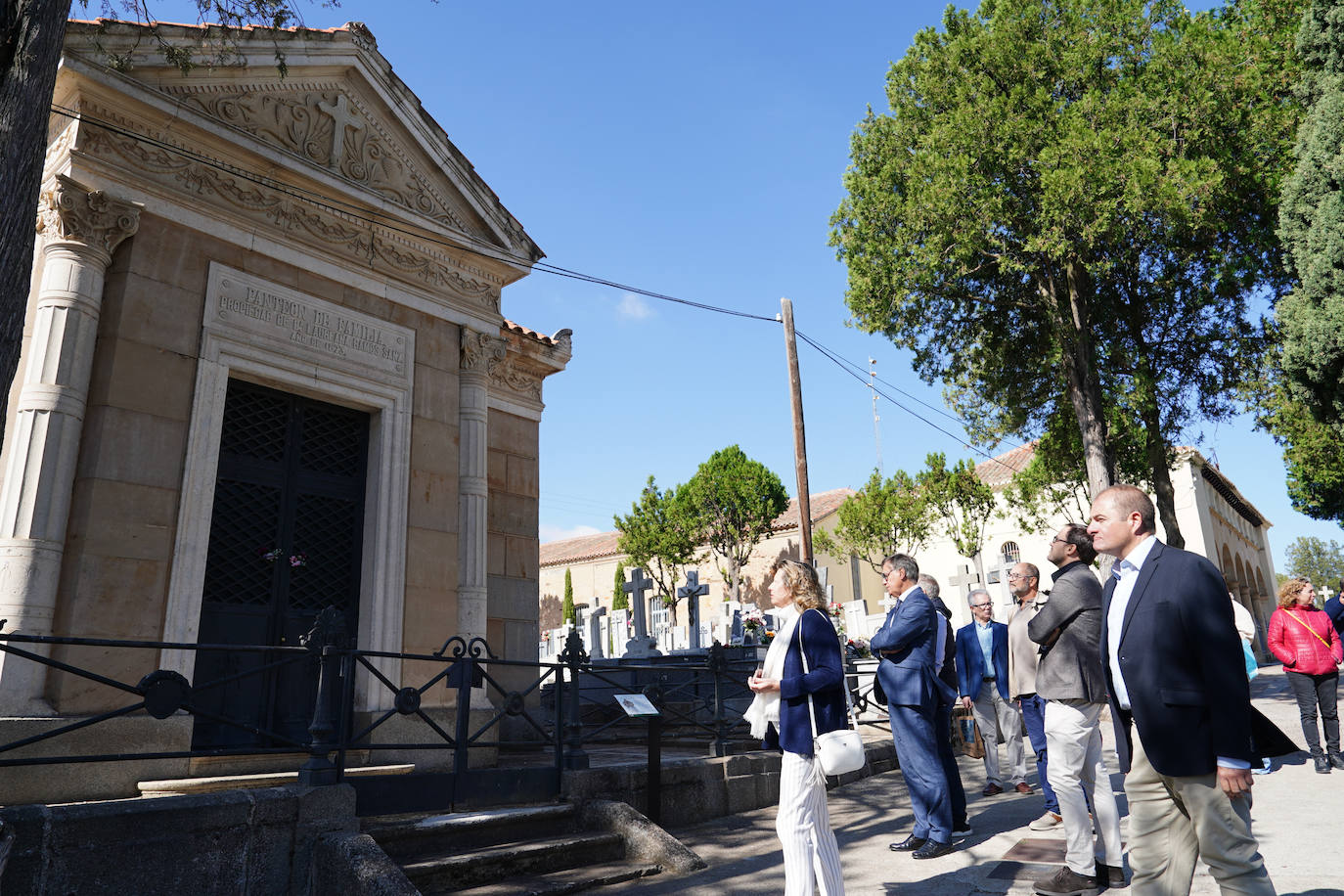 Rutas guiadas para estrenar la nueva señalización histórica del cementerio