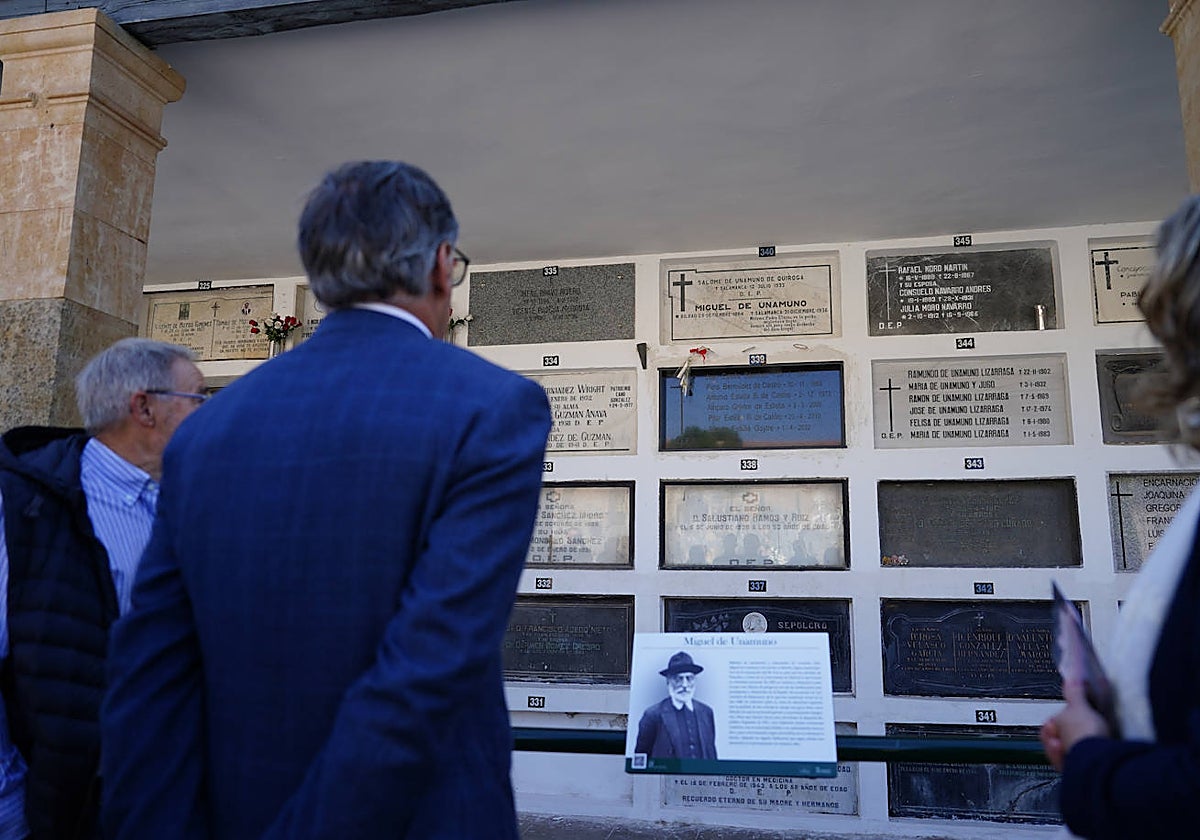 Rutas guiadas para estrenar la nueva señalización histórica del cementerio