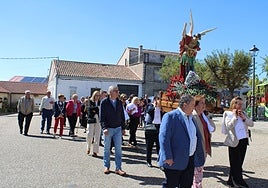 Procesión con la imagen de San Miguel este martes.