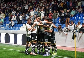 Aficionados de Unionistas, en el Reina Sofía, en el partido contra el Avilés.
