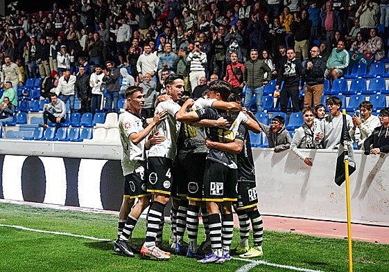 Aficionados de Unionistas, en el Reina Sofía, en el partido contra el Avilés.