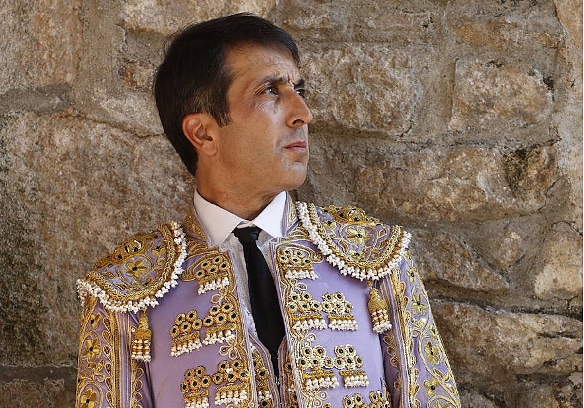 Javier Castaño, en el patio de cuadrillas, antes de hacer el paseíllo con la mirada puesta en el ruedo.