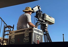 Cámara de televisión, en una plaza de toros.