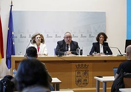Verónica Martínez, gerente regional de Salud, y Alejandro Vázquez, consejero de Sanidad.
