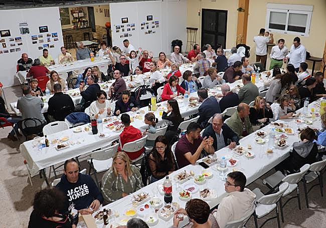 El salón municipal acogerá dos cenas y una comida de fiestas.
