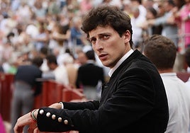 Antonio Grande, en el callejón de la plaza de toros de La Glorieta.