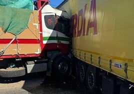 Imagen de los dos camiones siniestrados.