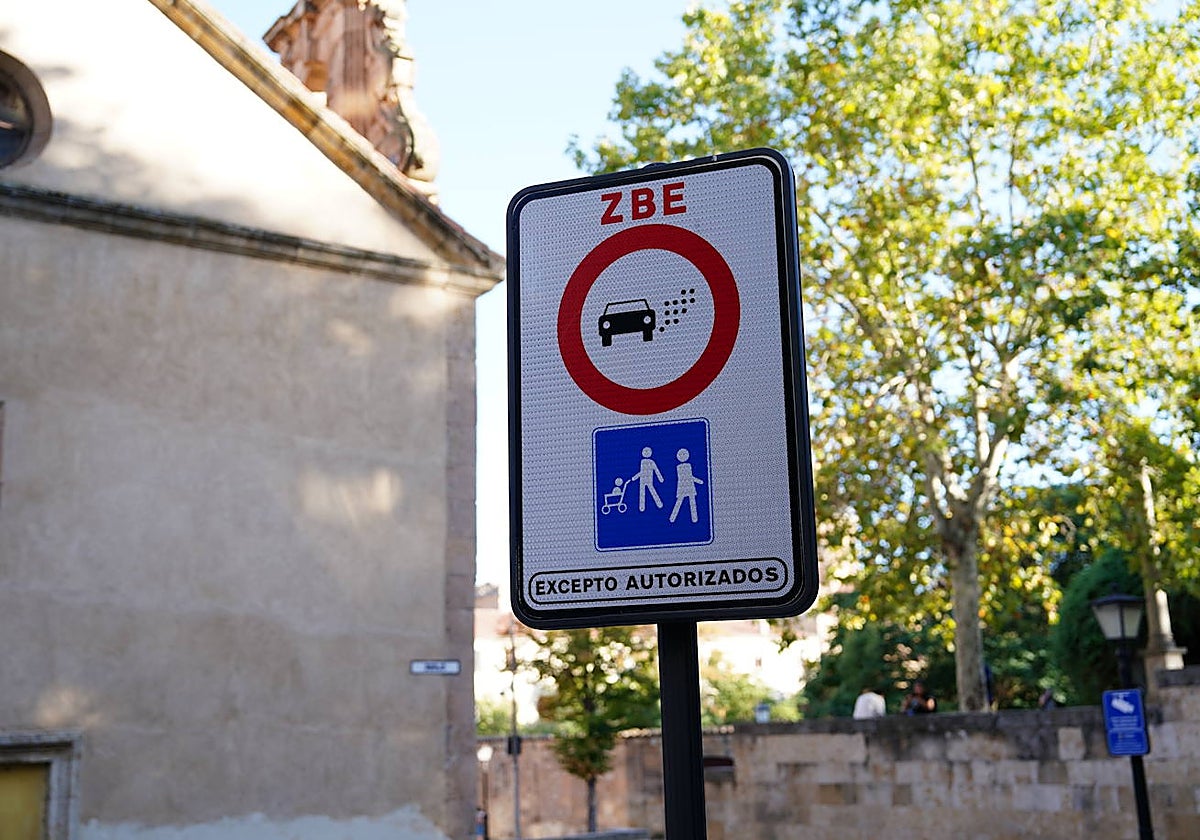 Nueva señal de ZBE y espacio peatonal.