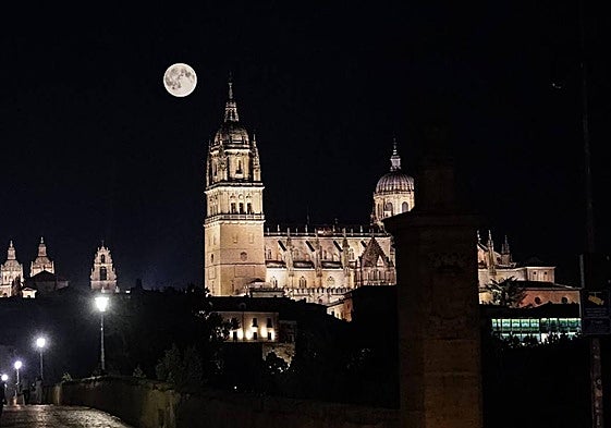 Luna llena en Salamanca en una imagen de archivo.