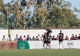 Los jugadores del Salamanca UDS, celebrando su último triunfo sobre césped artificial el pasado 14 de septiembre.