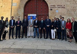 Foto de familia de los participantes en la IV Feria de Empleo, Innovación y Emprendimiento.
