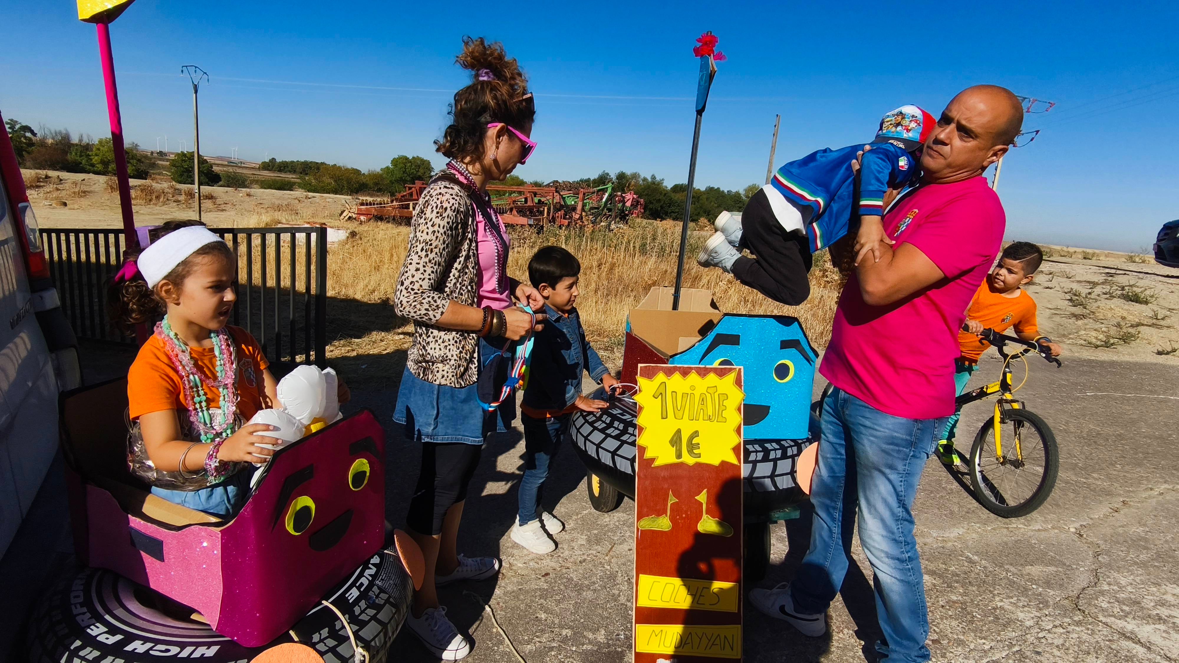 Los niños y jóvenes llenan de alegría las calles de Coca de Alba