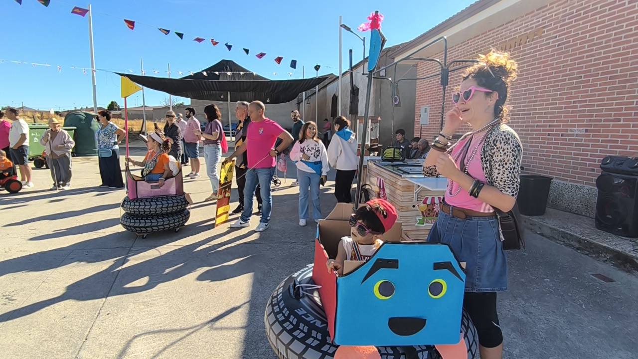 Los niños y jóvenes llenan de alegría las calles de Coca de Alba