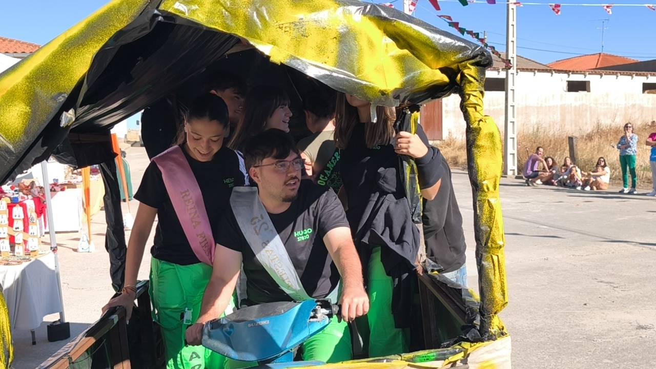 Los niños y jóvenes llenan de alegría las calles de Coca de Alba