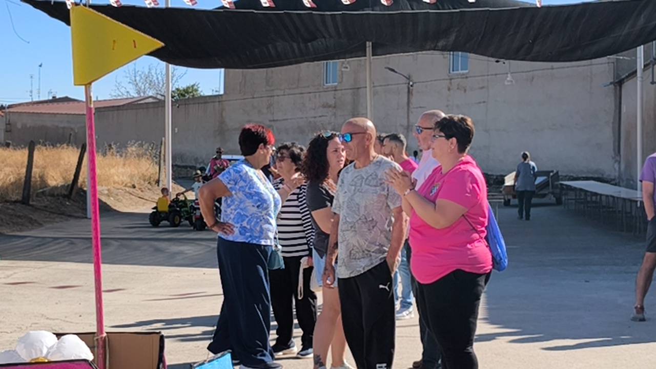 Los niños y jóvenes llenan de alegría las calles de Coca de Alba