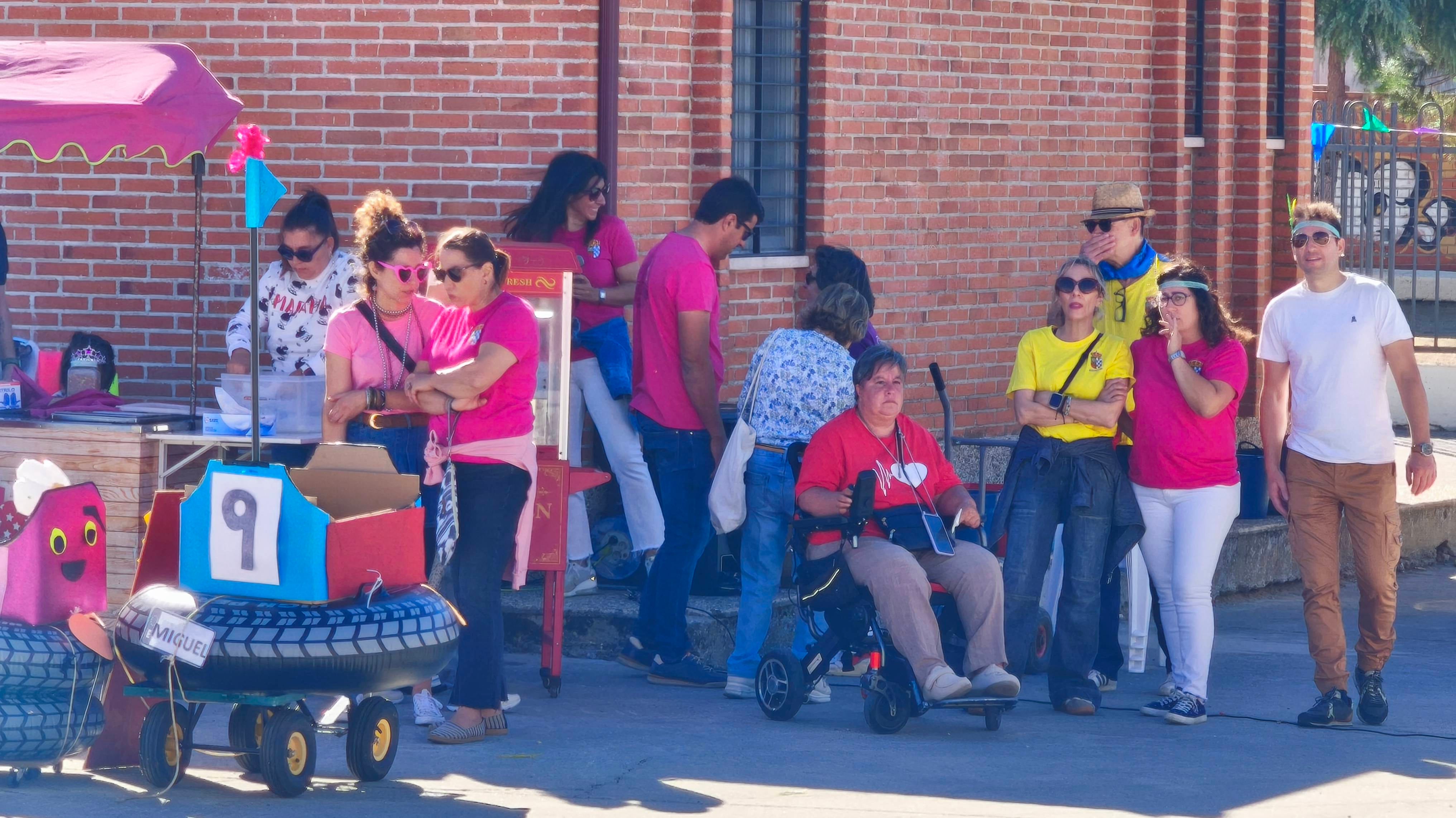 Los niños y jóvenes llenan de alegría las calles de Coca de Alba