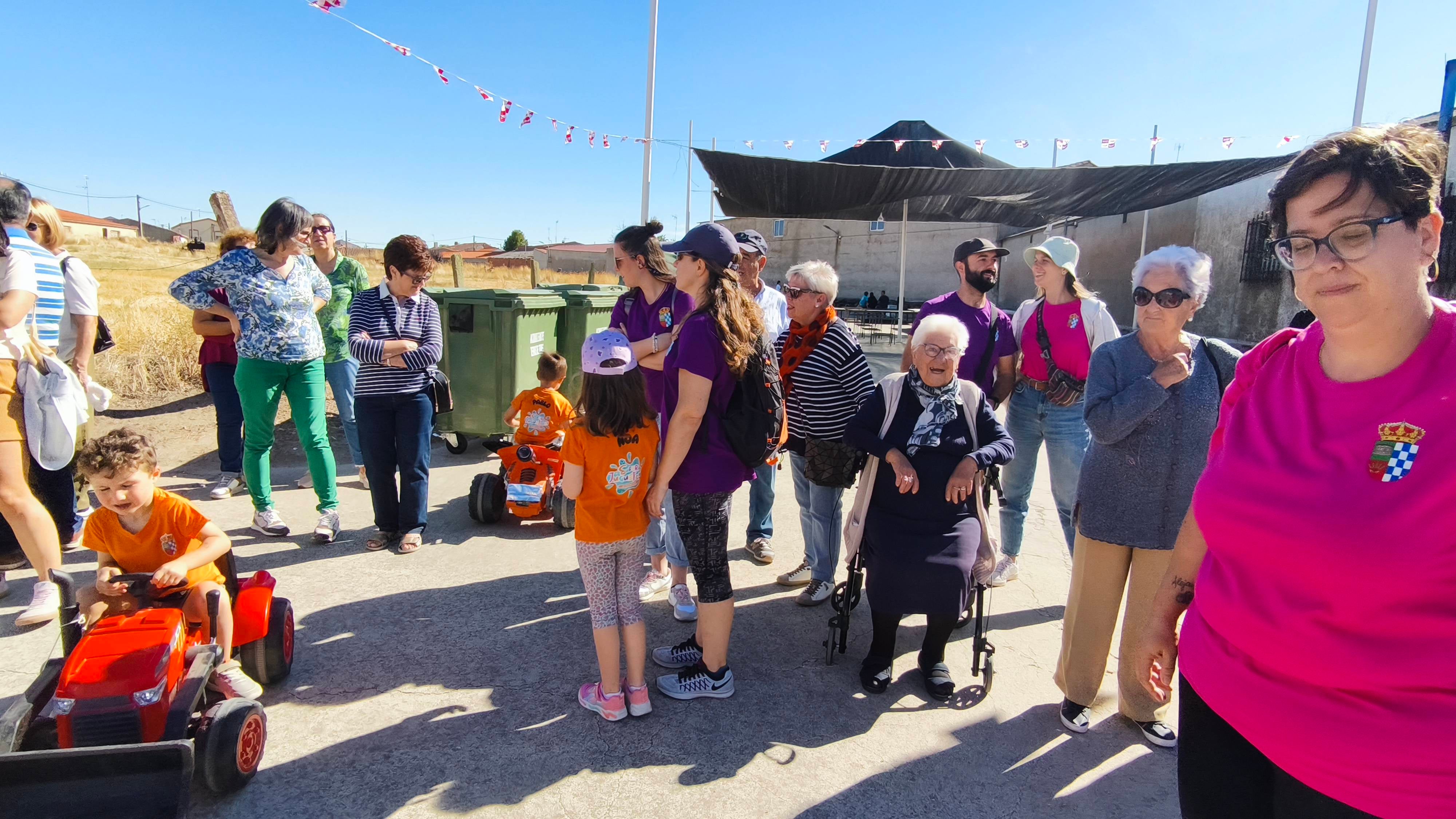 Los niños y jóvenes llenan de alegría las calles de Coca de Alba