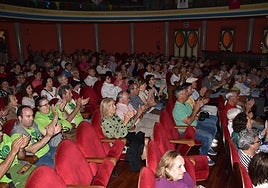 Público en la gala solidaria celebrada en el teatro Cervantes este sábado.