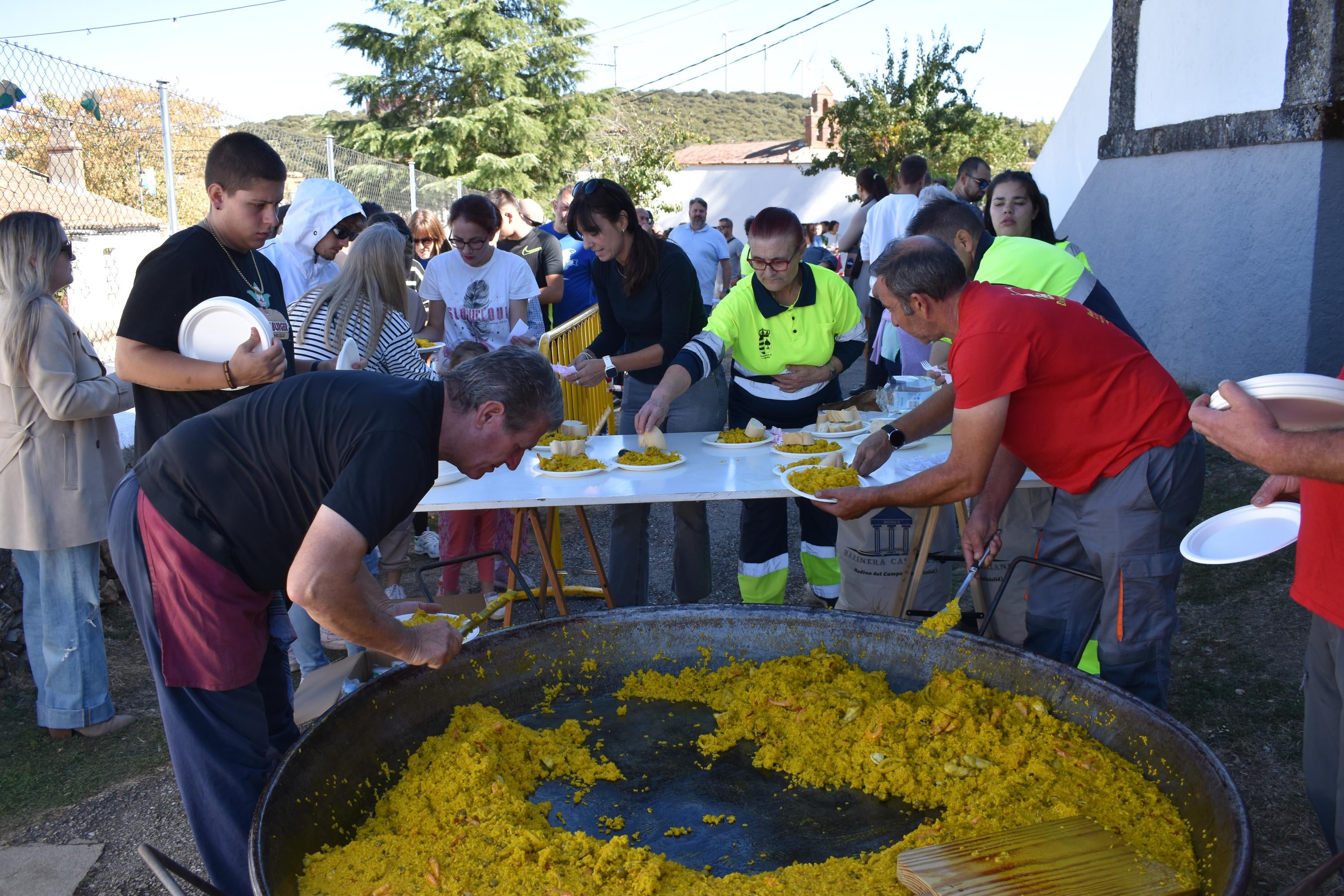 La paella de Las Veguillas reúne a 400 comensales