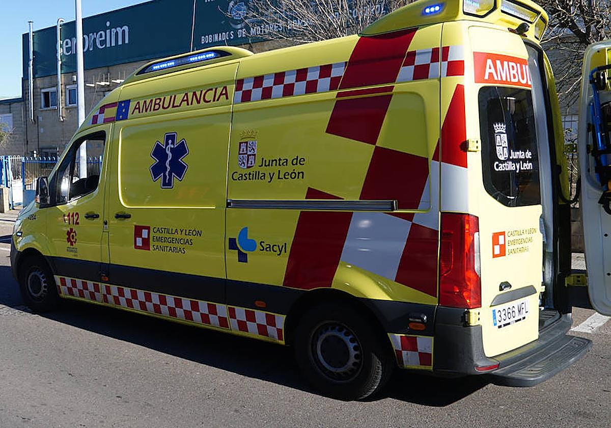 Una ambulancia, estacionada en la capital.