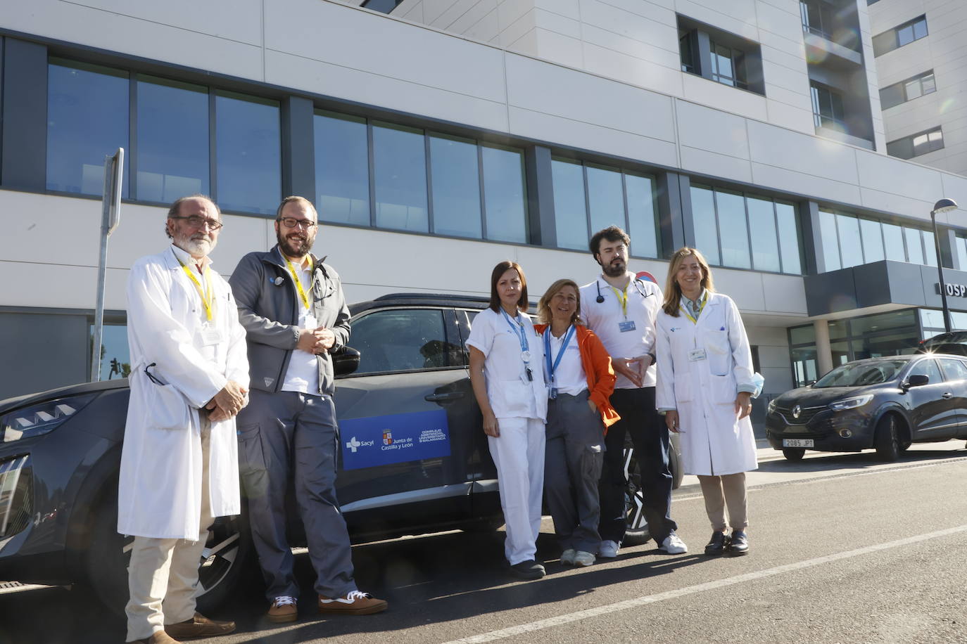 Un coche eléctrico específico para la unidad. El Hospital de Salamanca ha puesto a disposición de esta unidad un coche eléctrico para realizar las rutas que, de momento, solo cubren la capital y los municipios del alfoz. «Tenemos la ambición la capacidad de la Unidad que, de momento, es de ocho pacientes».