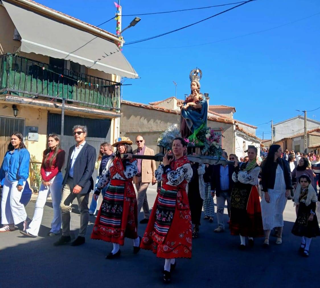 La &#039;Torta Rica&#039; tradicional de Coca de Alba para todo el pueblo