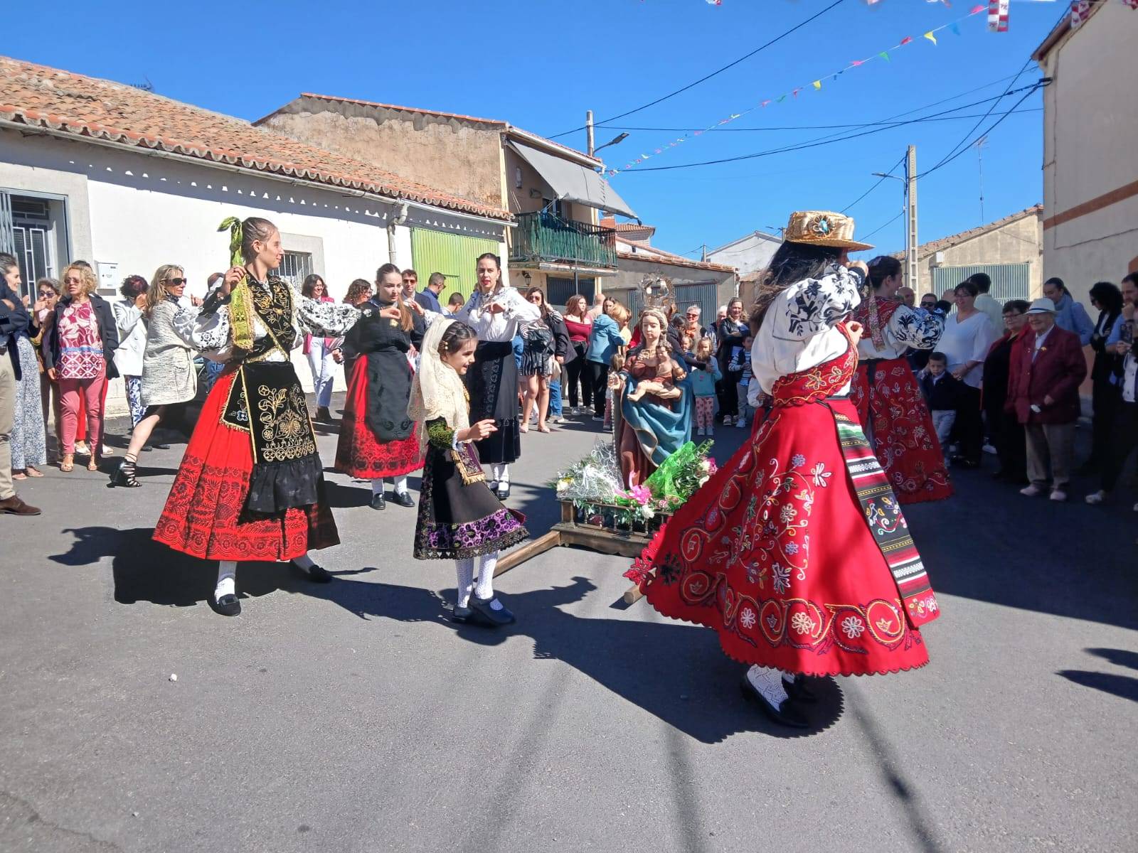 La &#039;Torta Rica&#039; tradicional de Coca de Alba para todo el pueblo