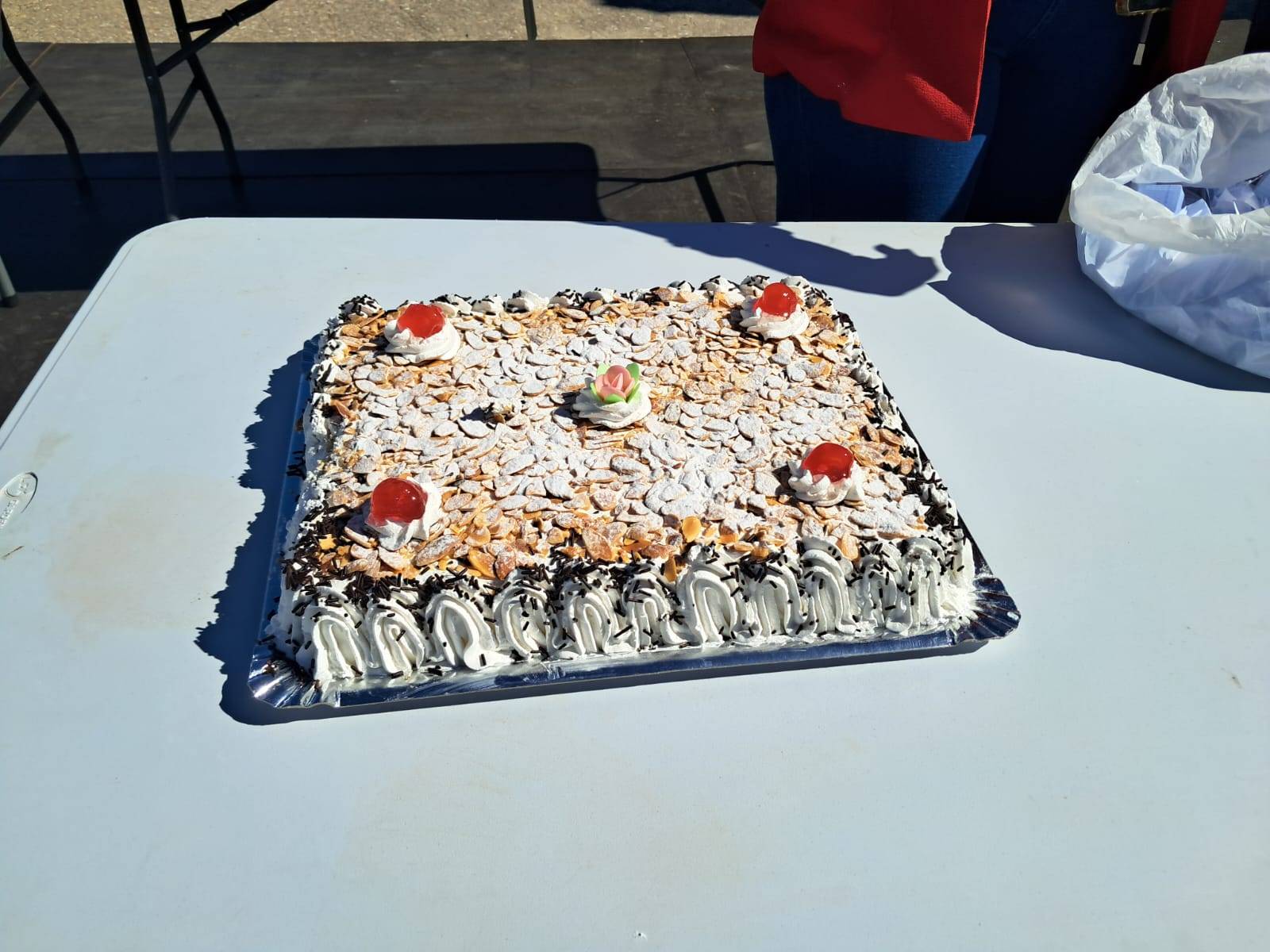 La &#039;Torta Rica&#039; tradicional de Coca de Alba para todo el pueblo