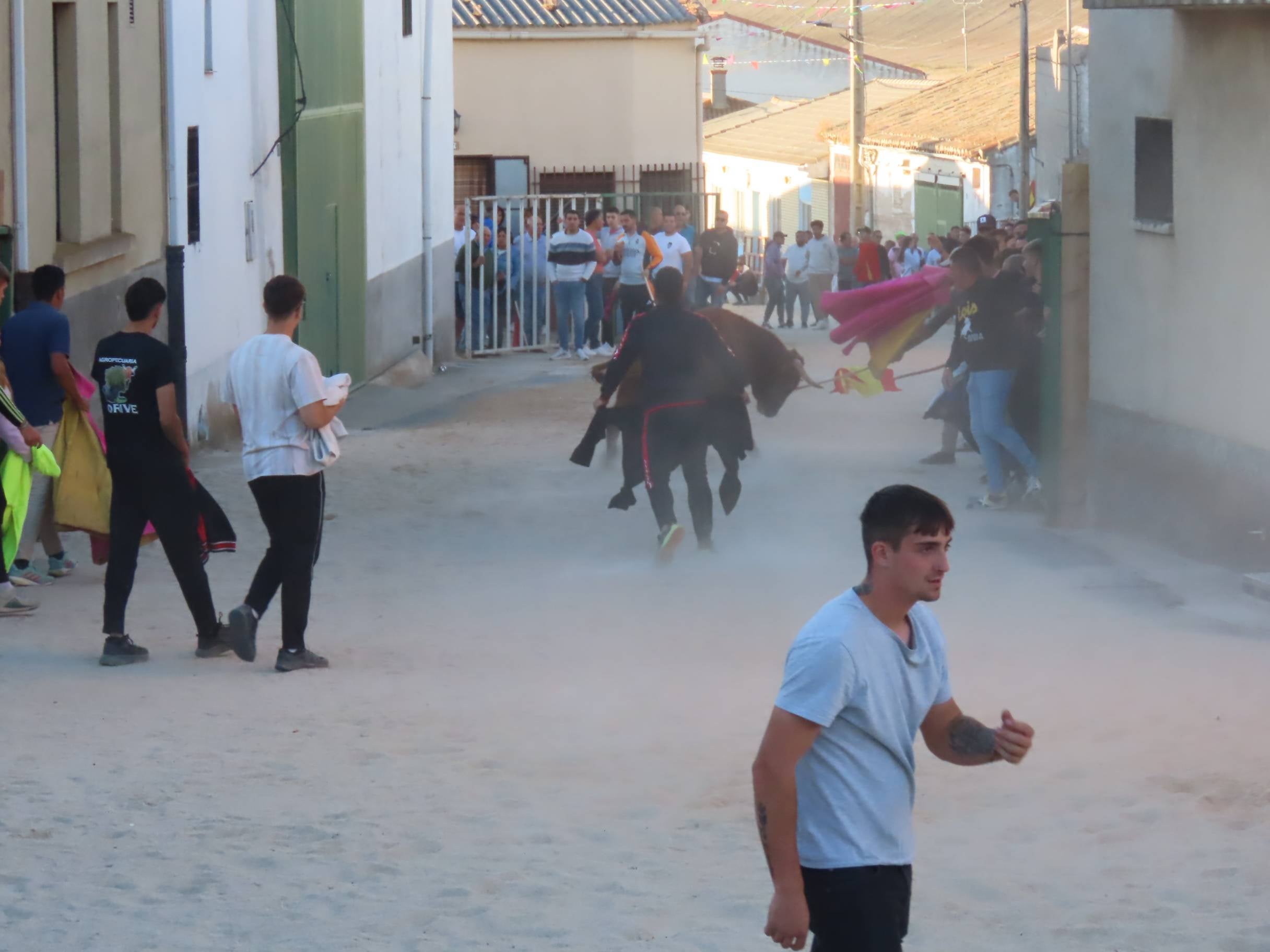 Derroche de adrenalina y alegría en las calles de Poveda de las Cintas
