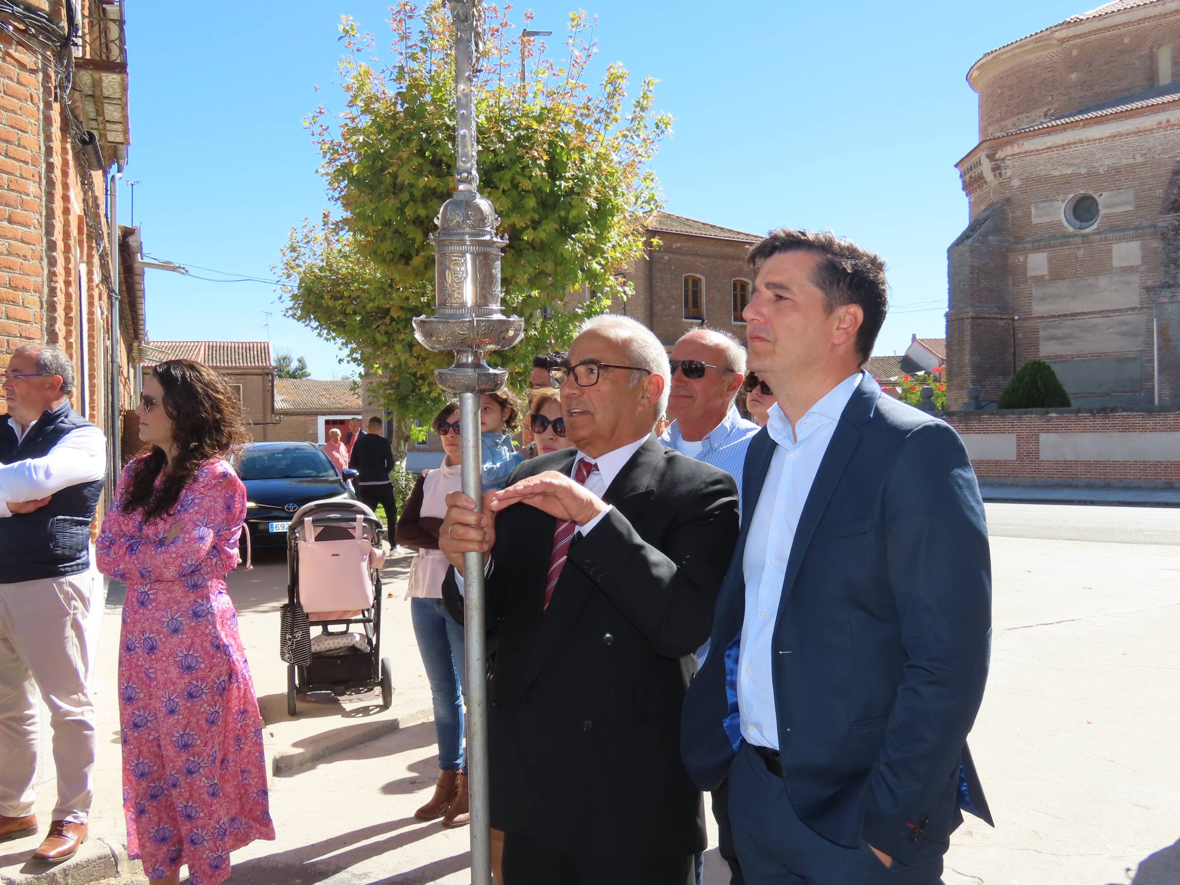 Rágama obsequia con cariño a la Virgen del Rosario