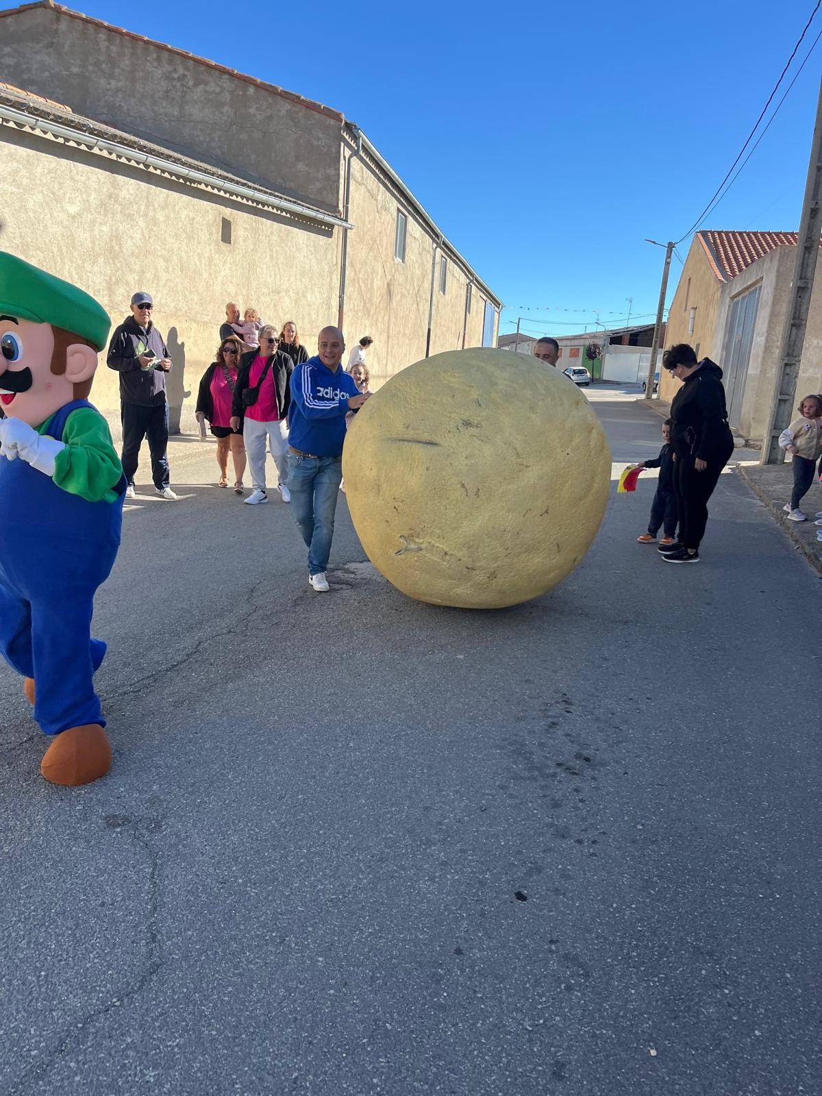 La &#039;Torta Rica&#039; tradicional de Coca de Alba para todo el pueblo