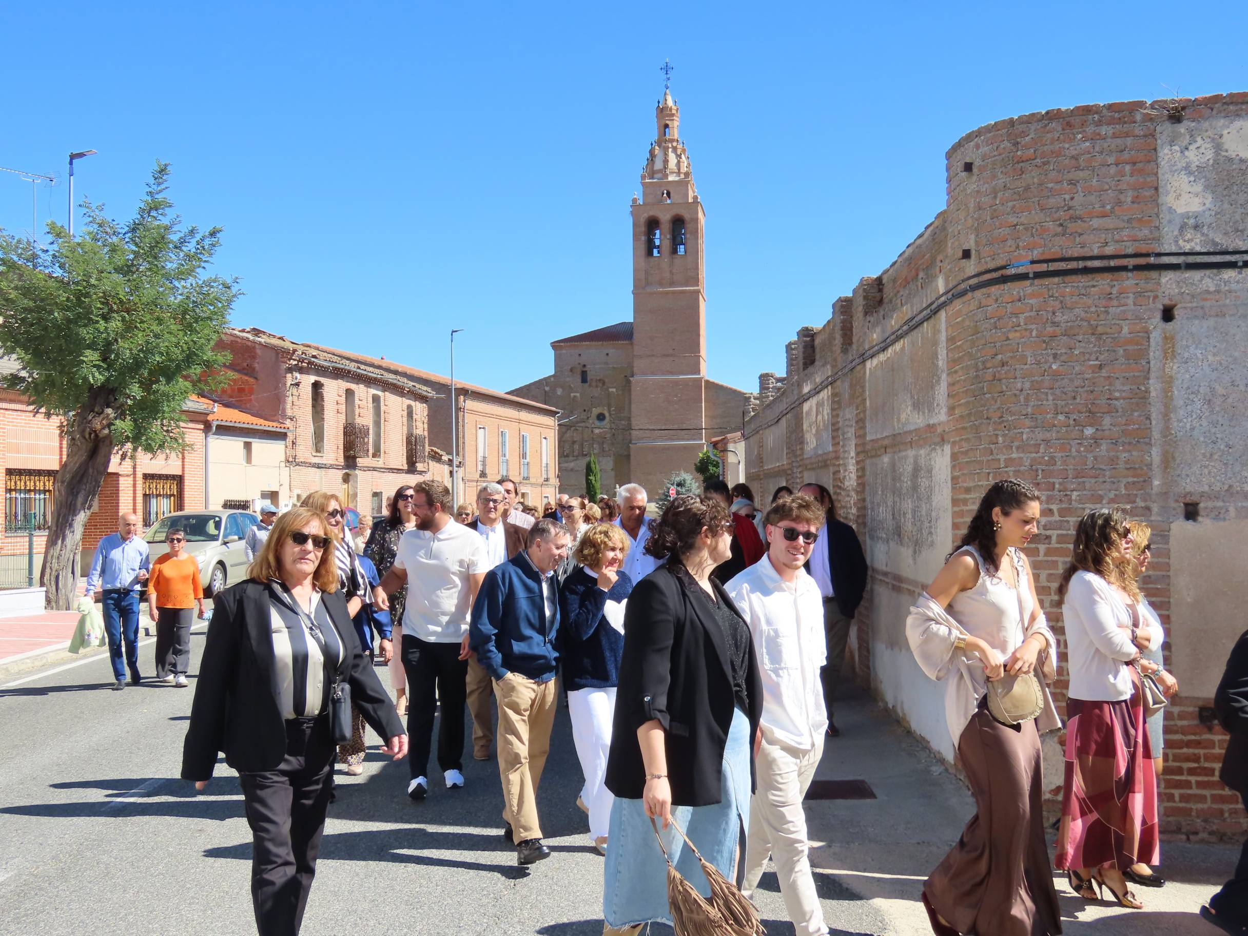 Rágama obsequia con cariño a la Virgen del Rosario