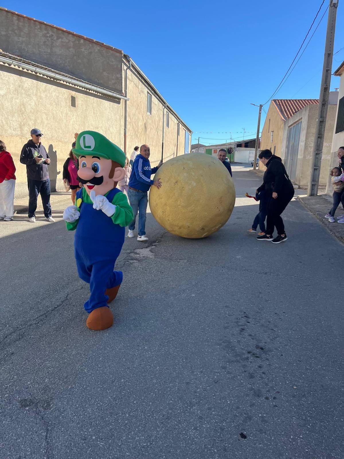 La &#039;Torta Rica&#039; tradicional de Coca de Alba para todo el pueblo