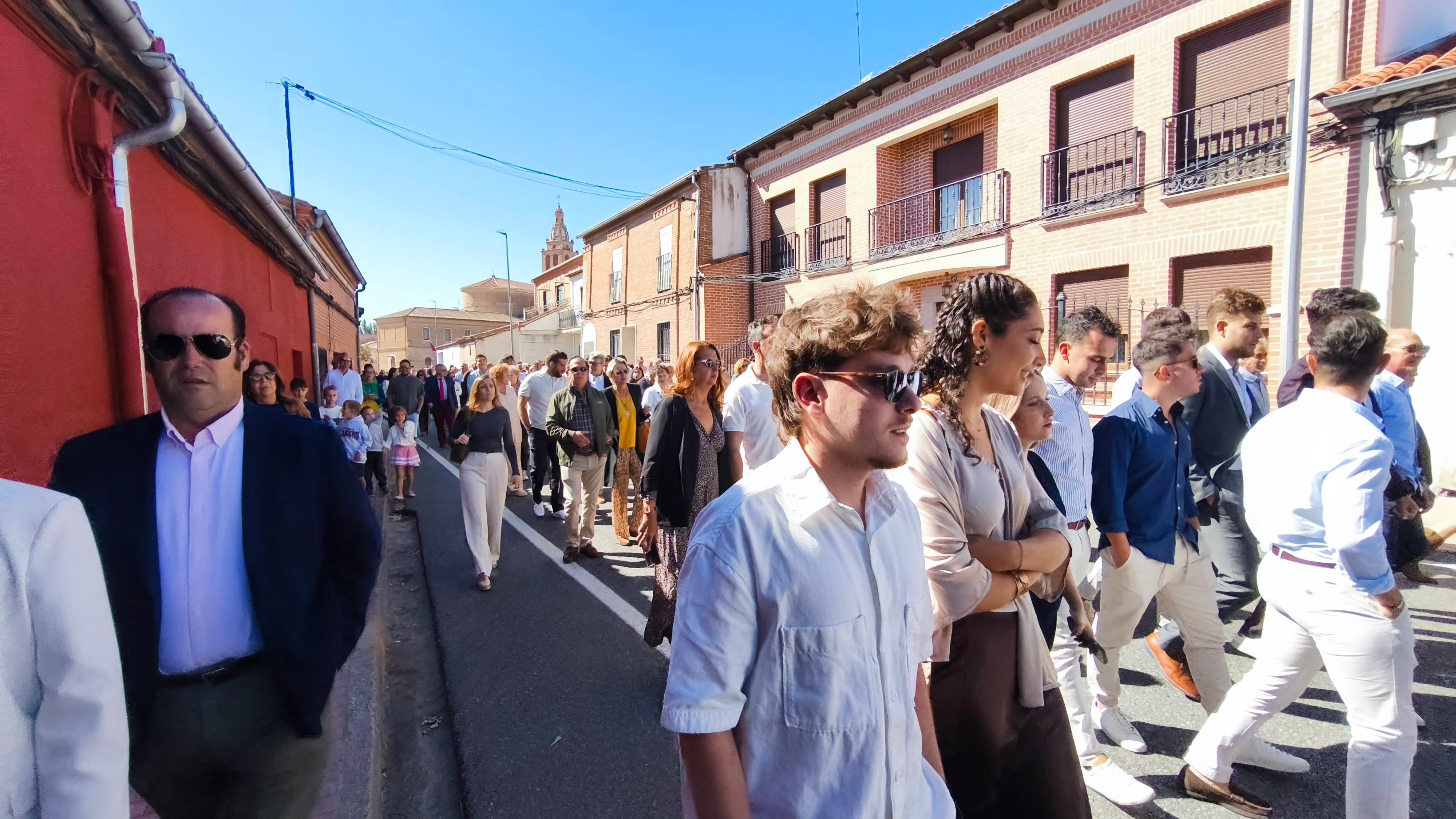 Rágama obsequia con cariño a la Virgen del Rosario