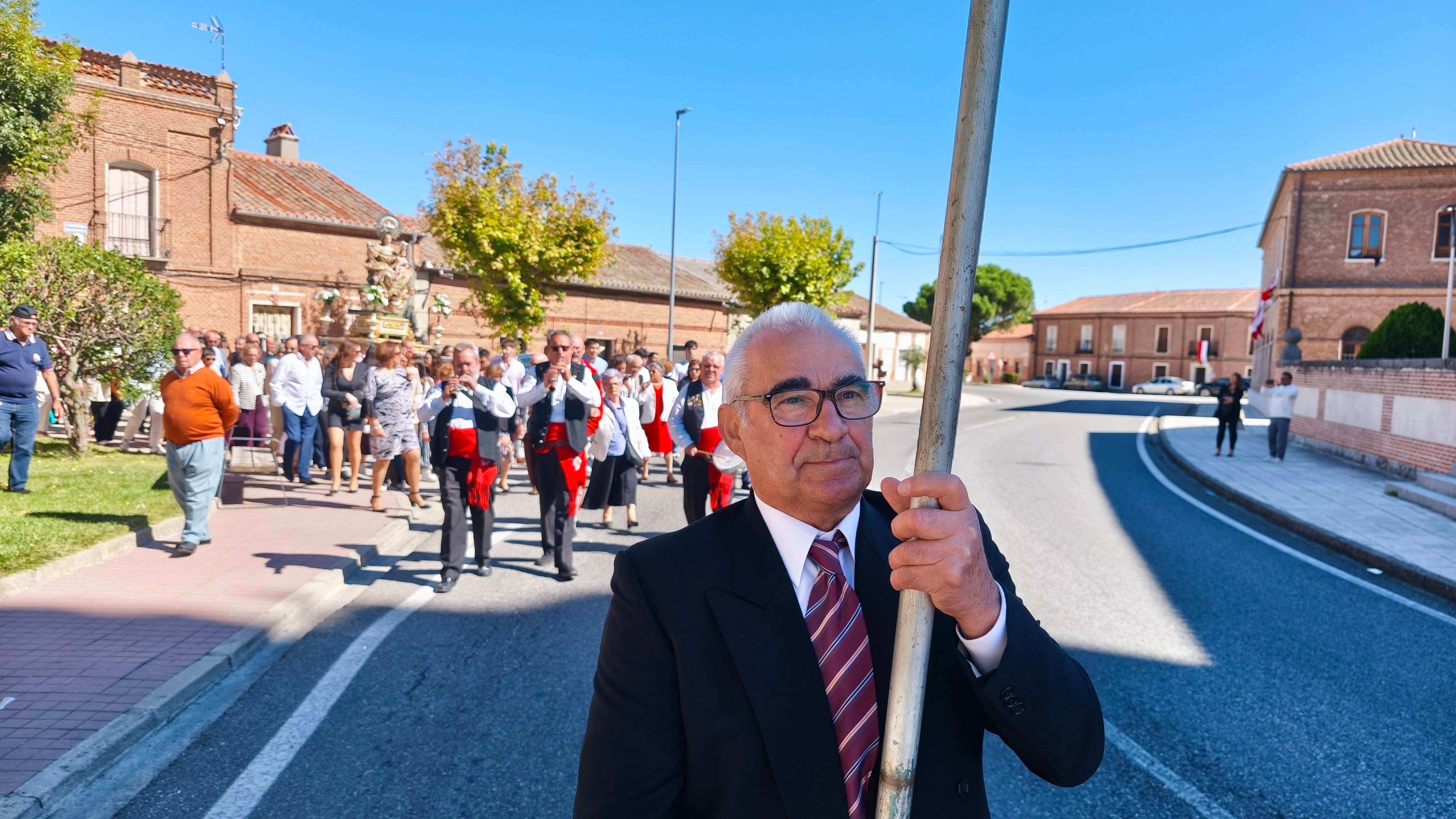 Rágama obsequia con cariño a la Virgen del Rosario