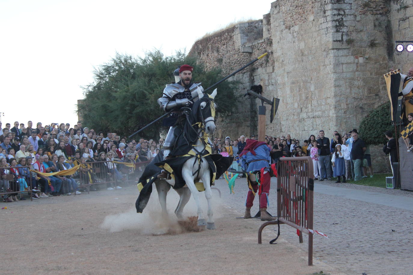 Ciudad Rodrigo despide la VIII Feria Medieval con el poderío de los caballeros