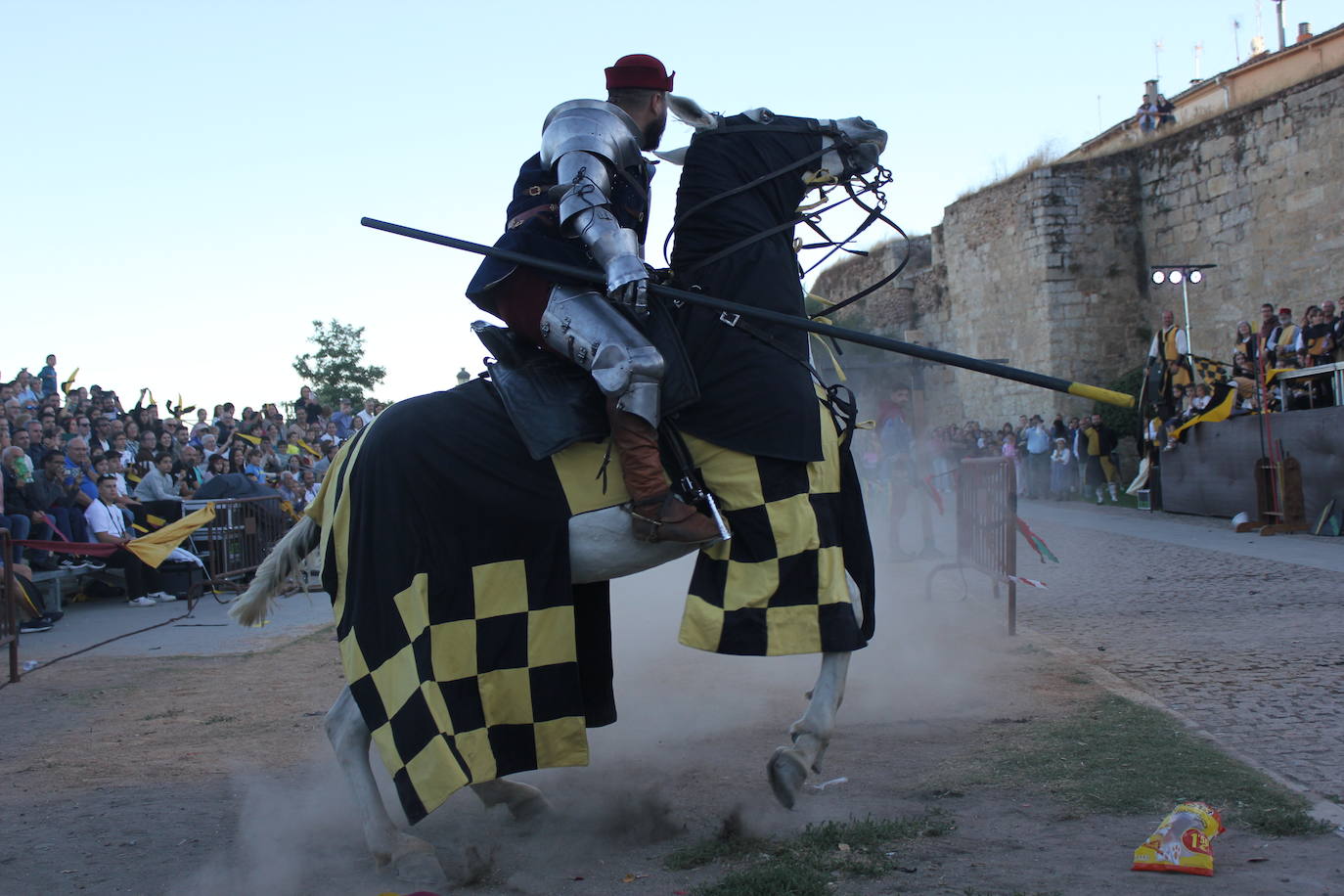 Ciudad Rodrigo despide la VIII Feria Medieval con el poderío de los caballeros