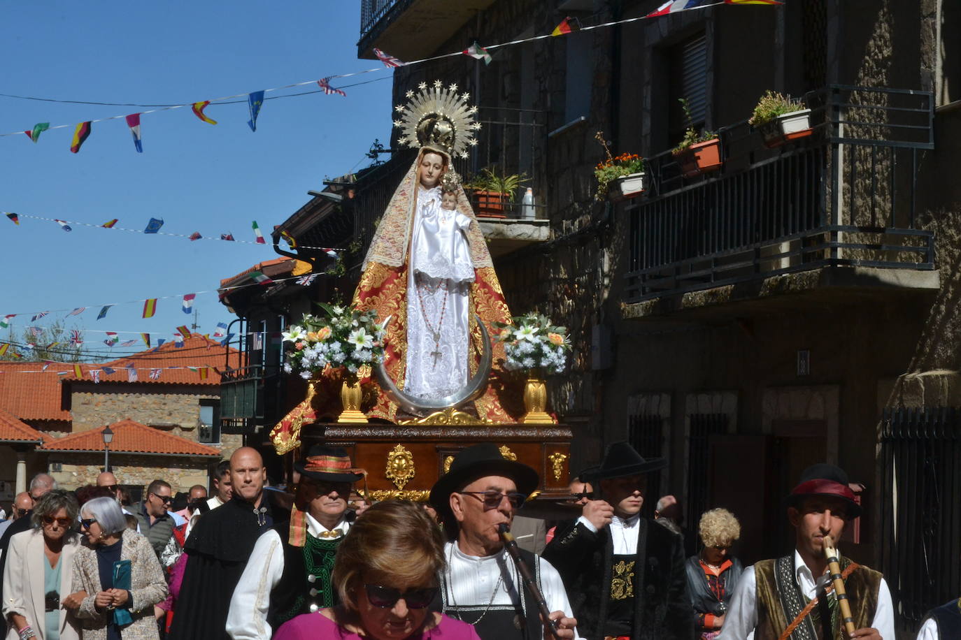 El Maíllo rinde pleitesía a la Virgen del Rosario